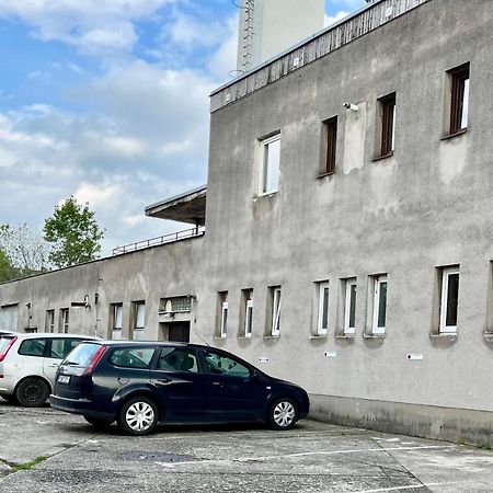 Monstera I Lägenhet Kolín Exteriör bild