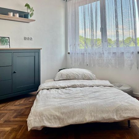 Monstera I Lägenhet Kolín Exteriör bild