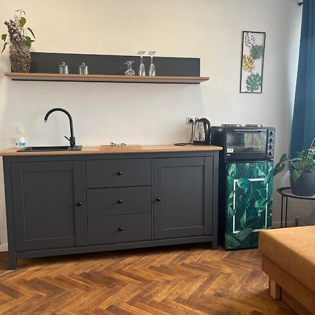 Monstera I Lägenhet Kolín Exteriör bild