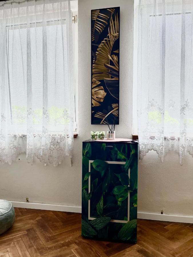 Monstera I Lägenhet Kolín Exteriör bild