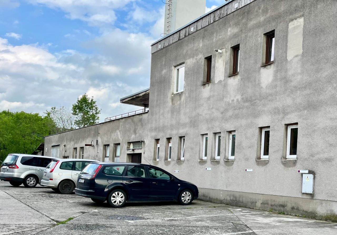 Monstera I Lägenhet Kolín Exteriör bild