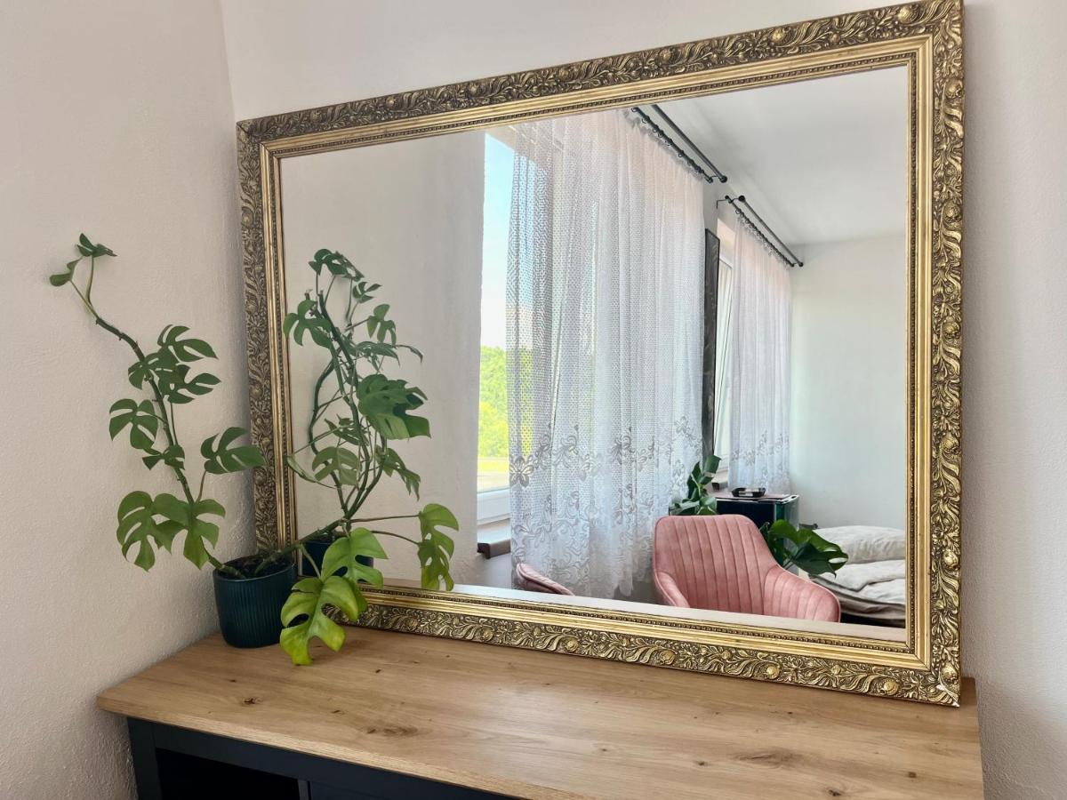 Monstera I Lägenhet Kolín Exteriör bild