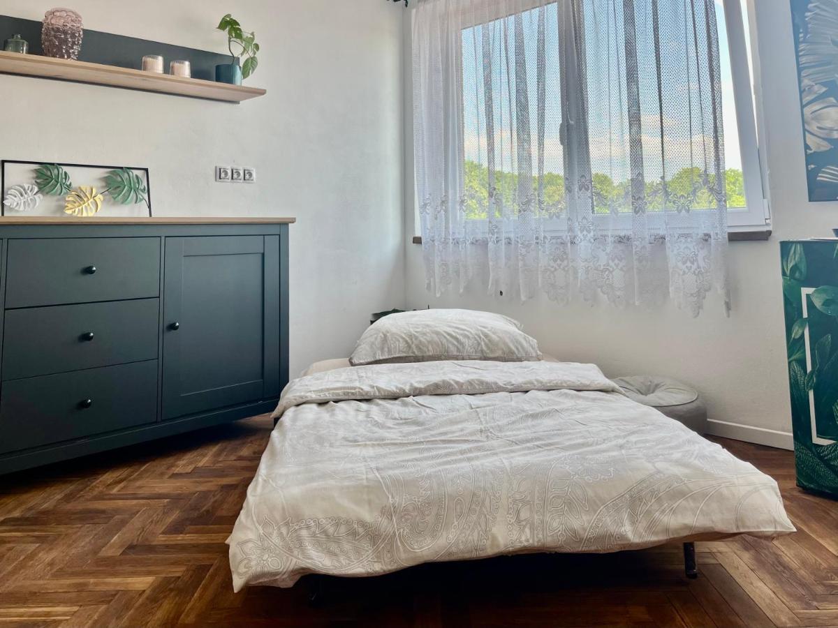 Monstera I Lägenhet Kolín Exteriör bild