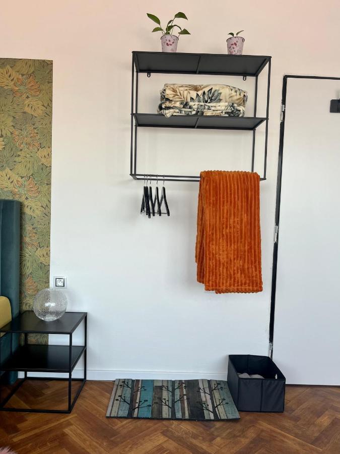 Monstera I Lägenhet Kolín Exteriör bild